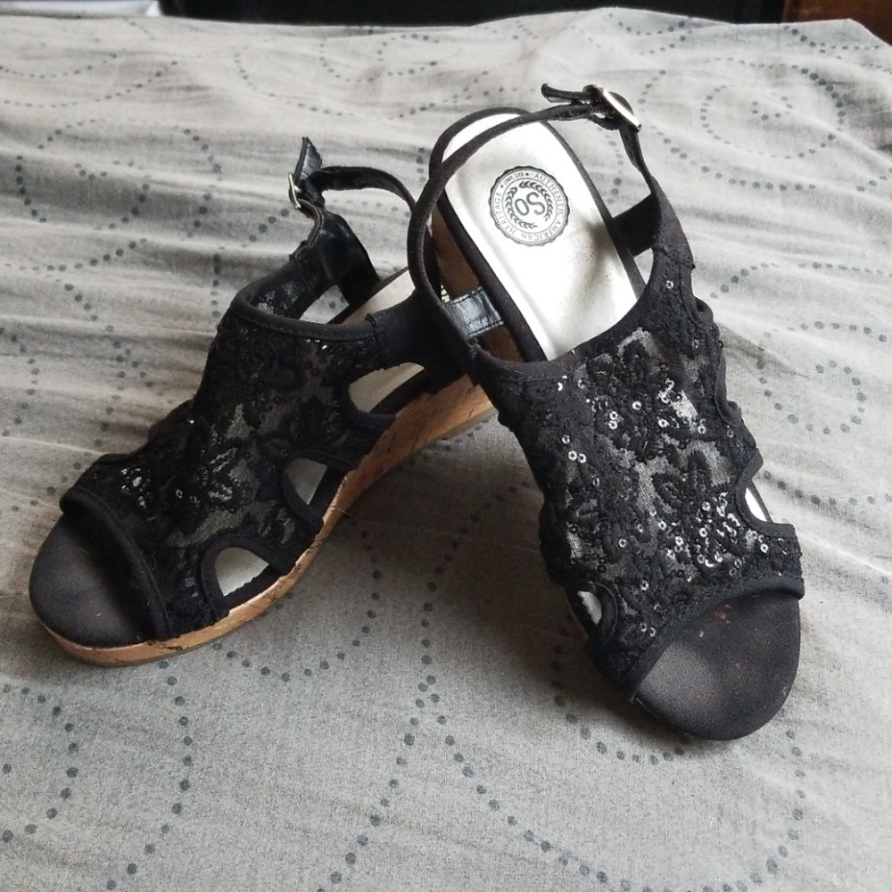 Size 4 SO Grove black wedges